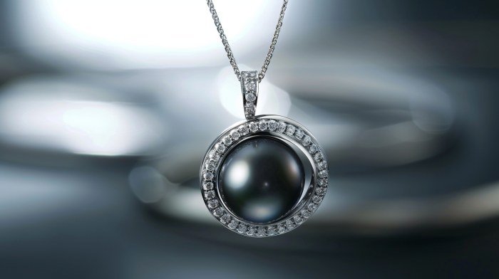 Next-Era Black Pearl Pendant Necklace Design