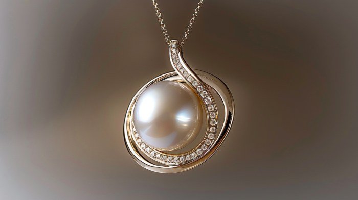 Refined White Pearl & Diamond Pendant Vision